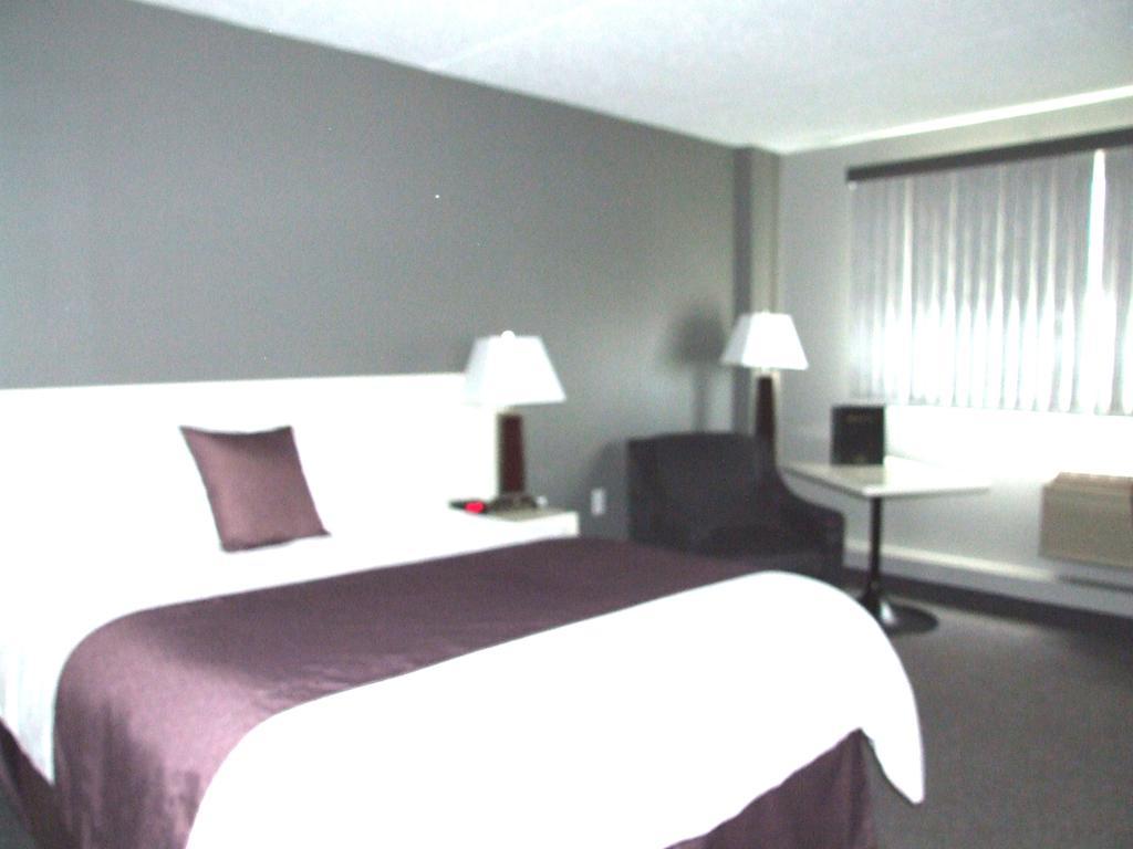Lakeland Inn Hotel Cold Lake Exteriér fotografie
